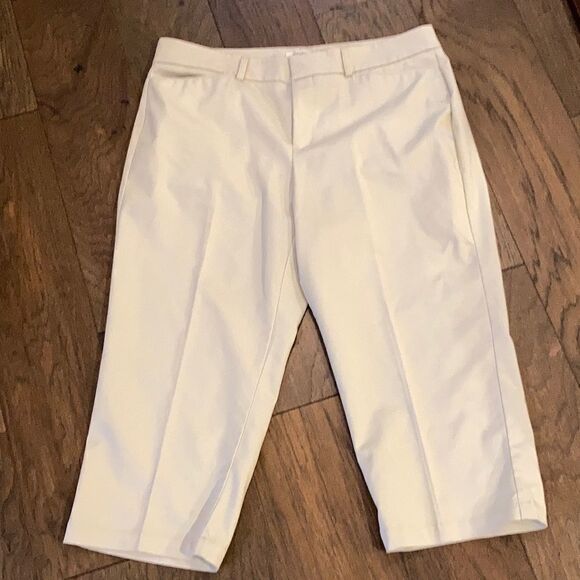 3/$25 DOCKERS Ideal Fit Metro Capris Tan 14P EUC - Picture 1 of 7